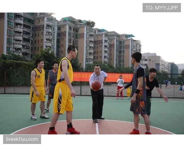 全面说明篮球边线发球规则中关于五秒时限与踩线违例的判定